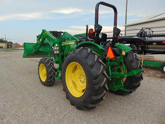 Image of John Deere 5075E equipment image 4