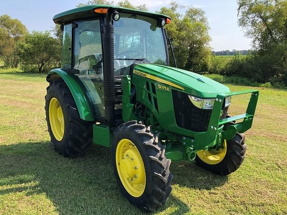 Image of John Deere 5075E equipment image 4