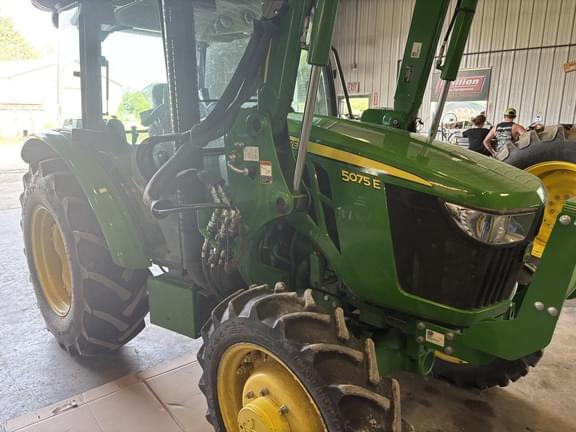 Image of John Deere 5075E equipment image 4
