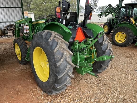 Image of John Deere 5075E equipment image 4