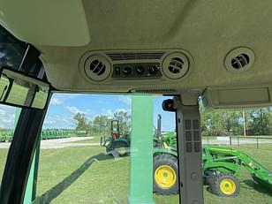 Main image John Deere 5075E 12