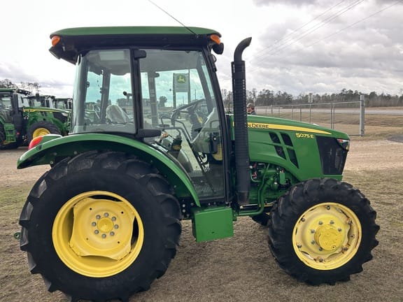2022 John Deere 5075E Equipment Image0