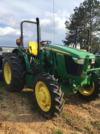 Image of John Deere 5075E equipment image 4