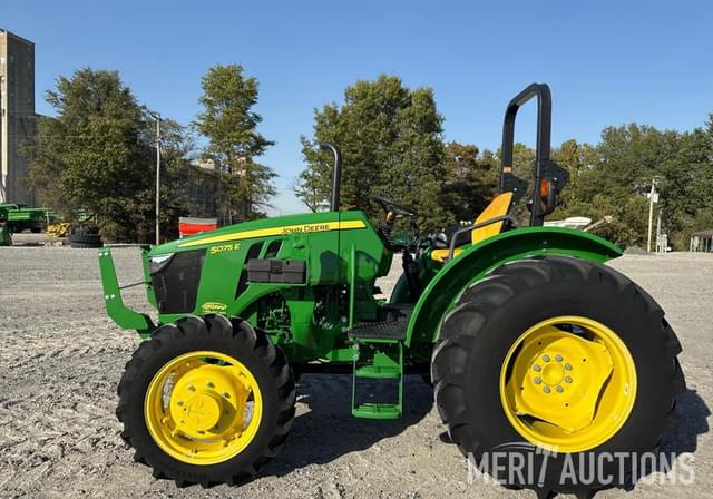 Image of John Deere 5075E equipment image 4