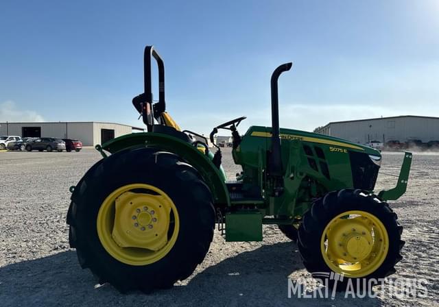 Image of John Deere 5075E equipment image 3