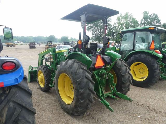 Image of John Deere 5075E equipment image 4