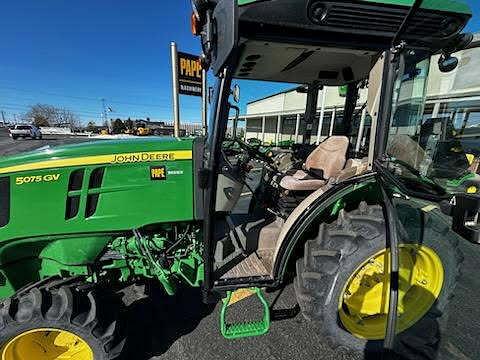 Image of John Deere 5075GV equipment image 3