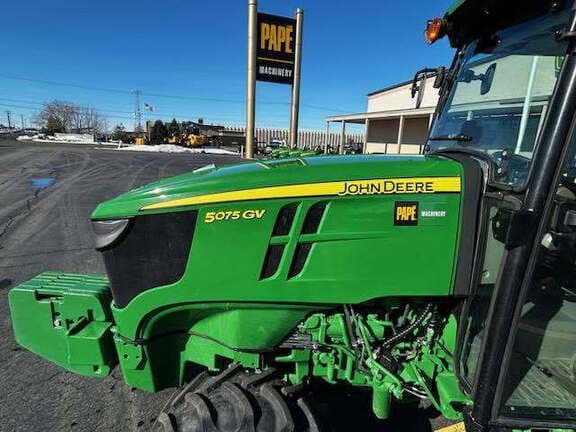 Image of John Deere 5075GV equipment image 2