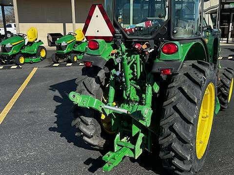 Image of John Deere 5075GV equipment image 2