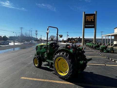 Image of John Deere 5075GV equipment image 4