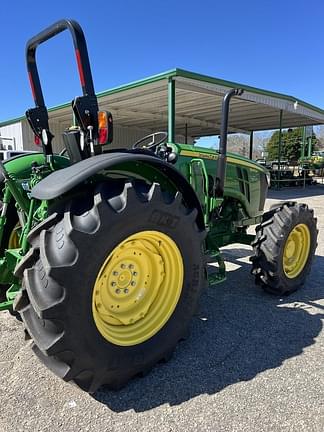 Image of John Deere 5075M equipment image 3