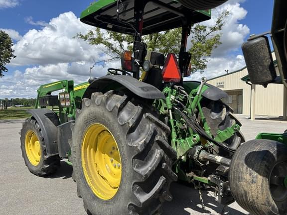 Image of John Deere 5075M equipment image 4