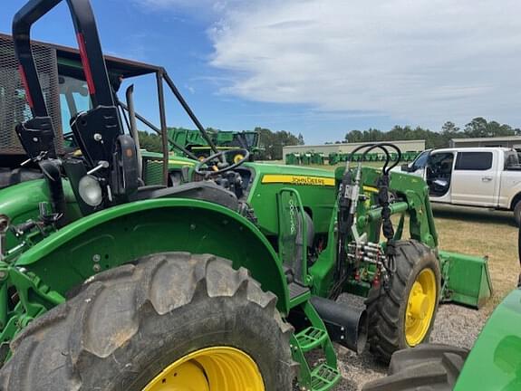Image of John Deere 5075M equipment image 2