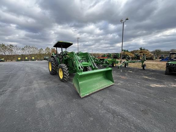 Image of John Deere 5075M equipment image 3