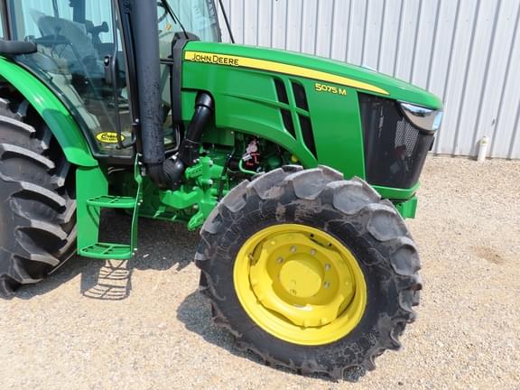 Image of John Deere 5075M equipment image 4
