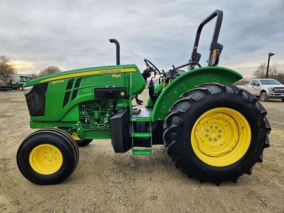 Image of John Deere 5075M equipment image 1