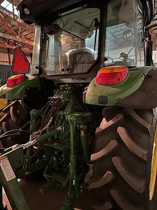 Image of John Deere 5075M equipment image 3