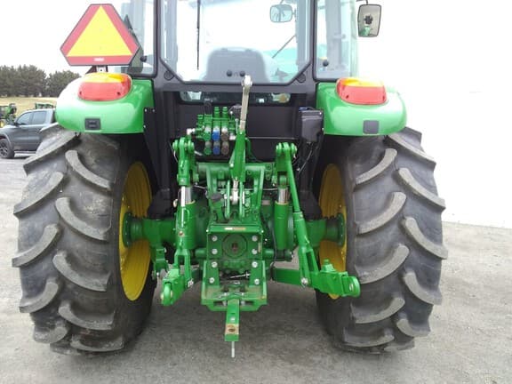 Image of John Deere 5075M equipment image 4