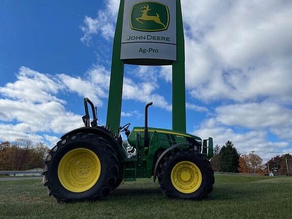 Image of John Deere 5075M equipment image 2