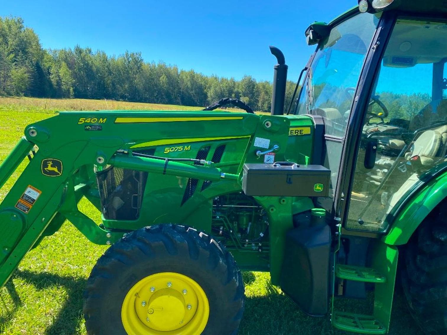 Tractor Zoom 2022 John Deere 5075M