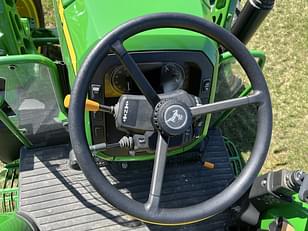 Main image John Deere 5075M 17