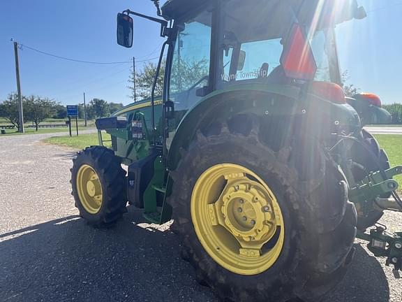 Image of John Deere 5090E equipment image 4