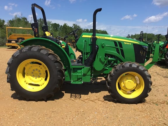 2022 John Deere 5090E Equipment Image0