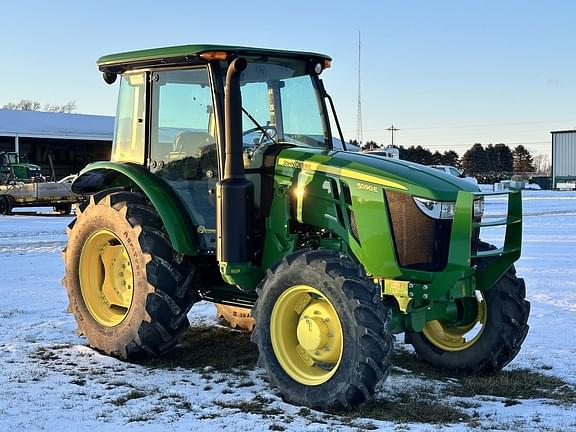 Image of John Deere 5090E Primary image