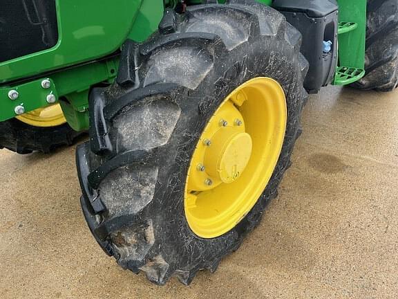 Image of John Deere 5090E equipment image 3