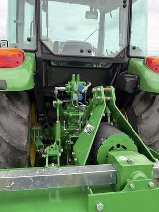 Image of John Deere 5090E equipment image 3