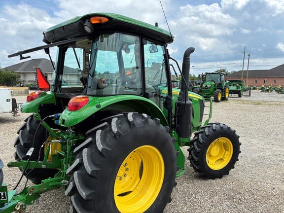 Image of John Deere 5090E equipment image 2