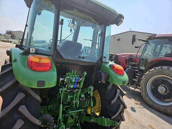 Image of John Deere 5090E equipment image 3