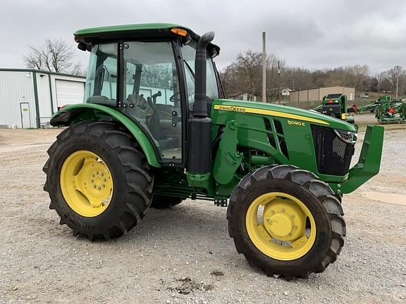 Image of John Deere 5090E equipment image 2