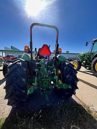 Image of John Deere 5090E equipment image 2