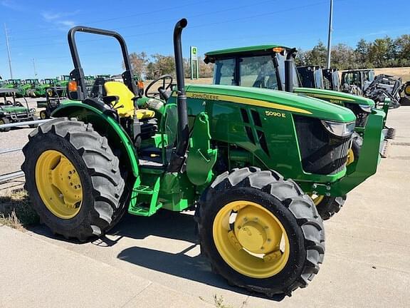 Image of John Deere 5090E equipment image 1