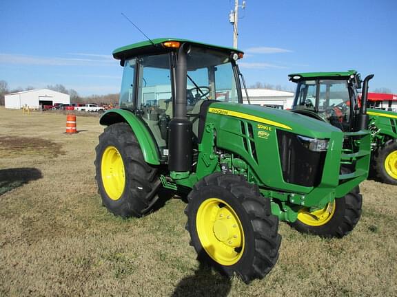 Image of John Deere 5090E equipment image 3