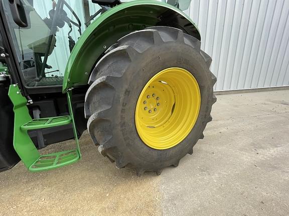 Image of John Deere 5090E equipment image 2