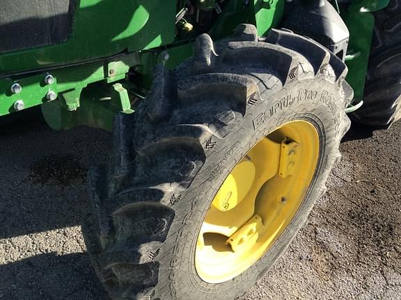 Image of John Deere 5090E equipment image 3