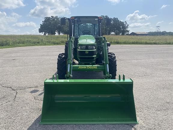 Image of John Deere 5090E equipment image 2