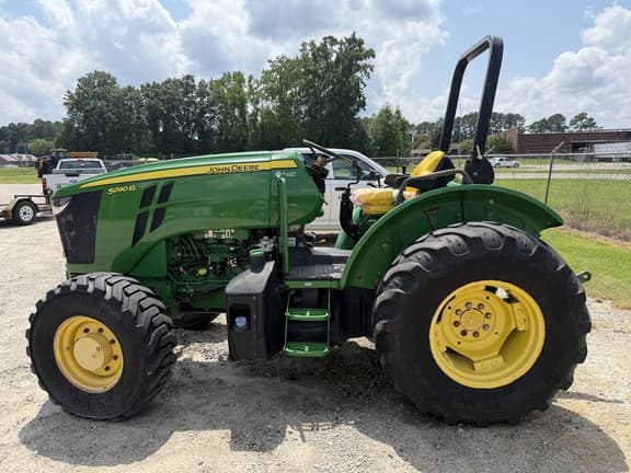 Image of John Deere 5090E equipment image 2