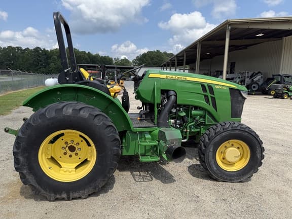Image of John Deere 5090E equipment image 3