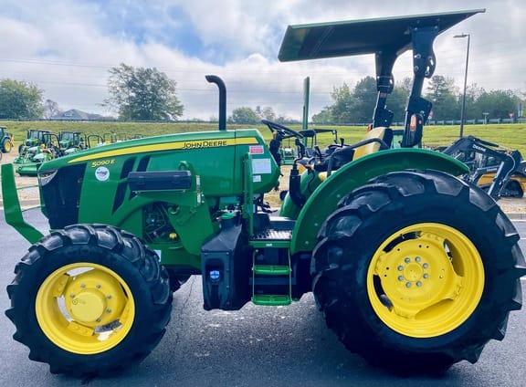 Main image John Deere 5090E
