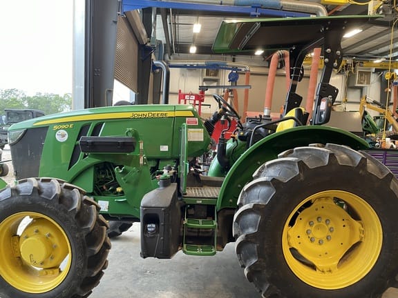 2022 John Deere 5090E Equipment Image0