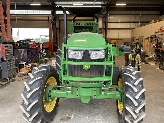 Image of John Deere 5090E equipment image 1