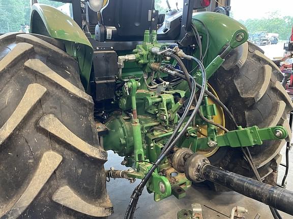 Image of John Deere 5090E equipment image 4