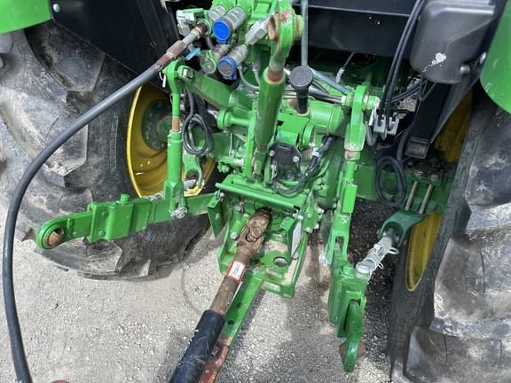 Image of John Deere 5090E equipment image 3