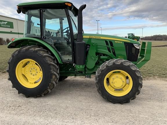 Image of John Deere 5090E equipment image 3