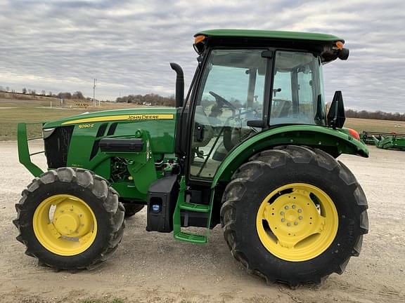 Image of John Deere 5090E equipment image 1