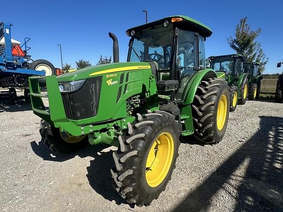 Image of John Deere 5090E equipment image 2