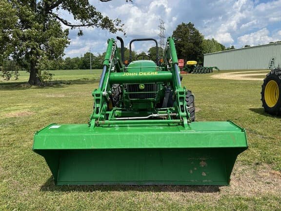 Image of John Deere 5090E equipment image 2